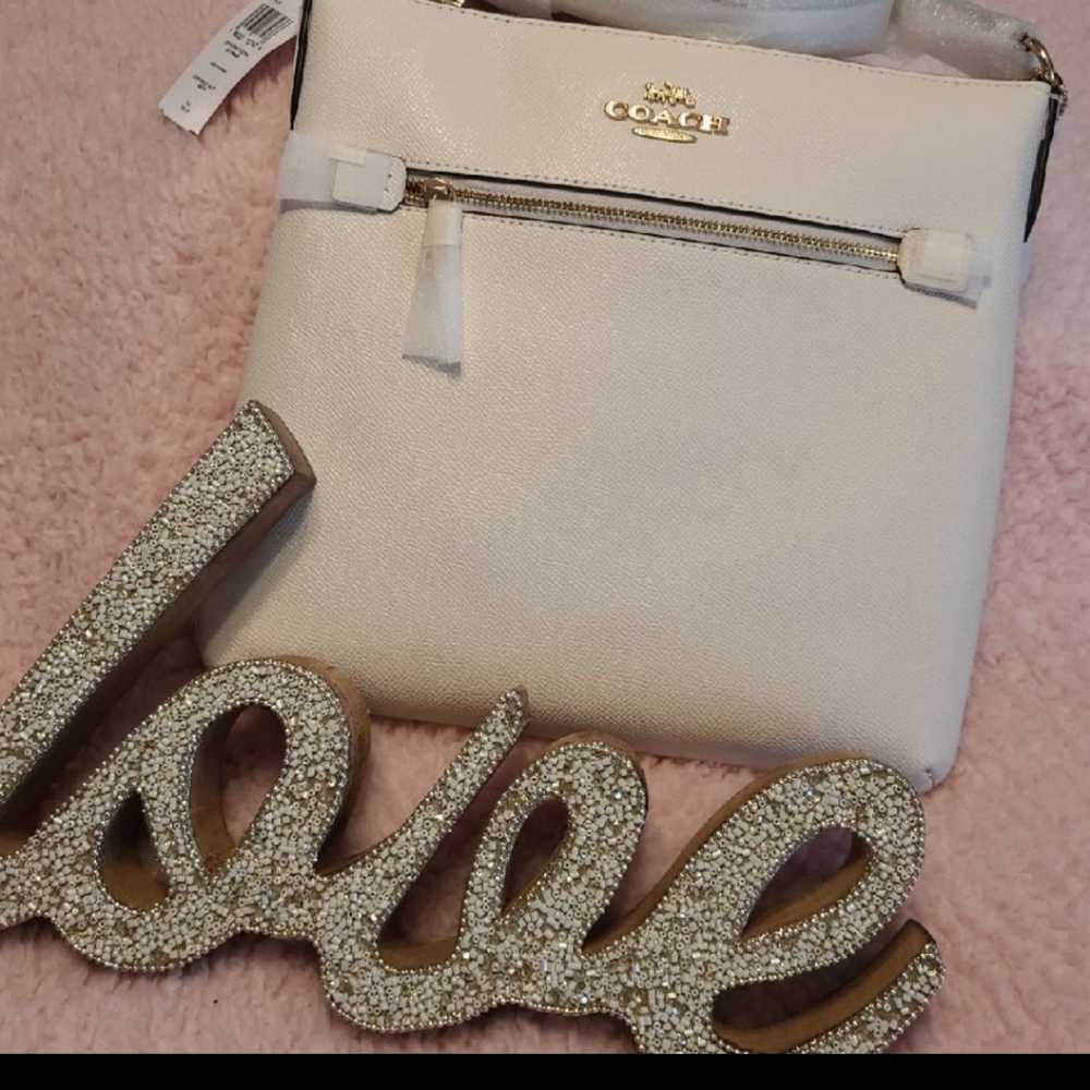 Brand new BEAUTIFUL Coach "Rowan file bag" and / or purse.